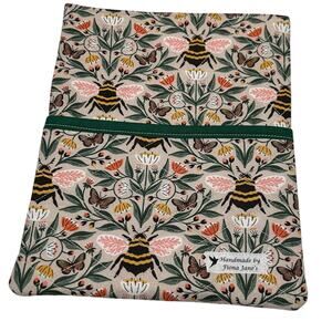 Handmade Quilted Kindle Small Book Sleeve Front Pocket NEW 9" x 7 1/2" Bee